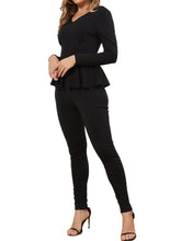 Langärmliger Jumpsuit mit V-Ausschnitt und Rüschenoberteil